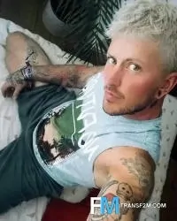 Bisexual Escort Brody 40yr - shaving