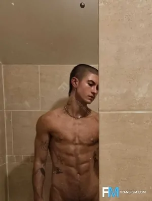 Gay Escort Lucio 28yr - trios