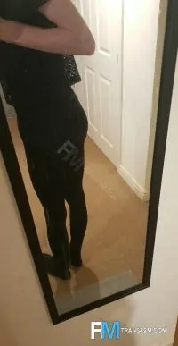 Gay Escort Faggot Kyle 29yr - licking